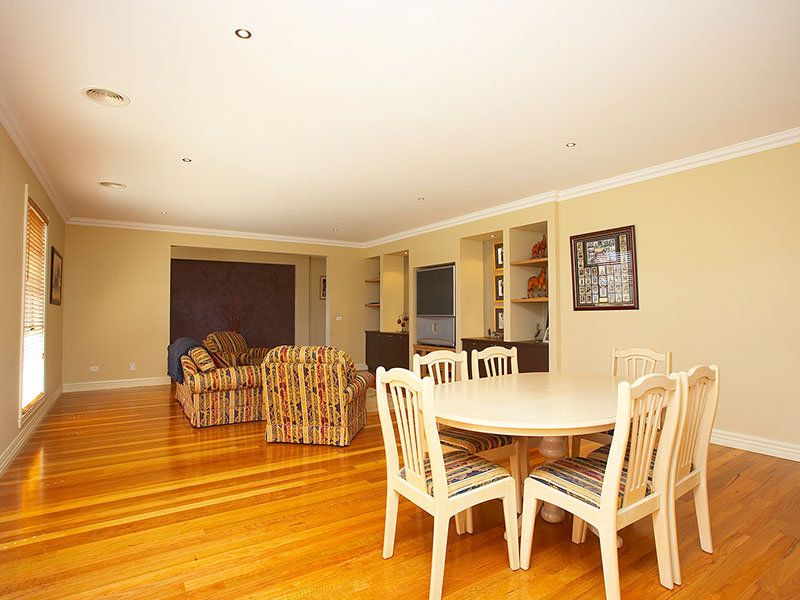 9 Daintree Retreat, Caroline Springs - Thumbnail 5