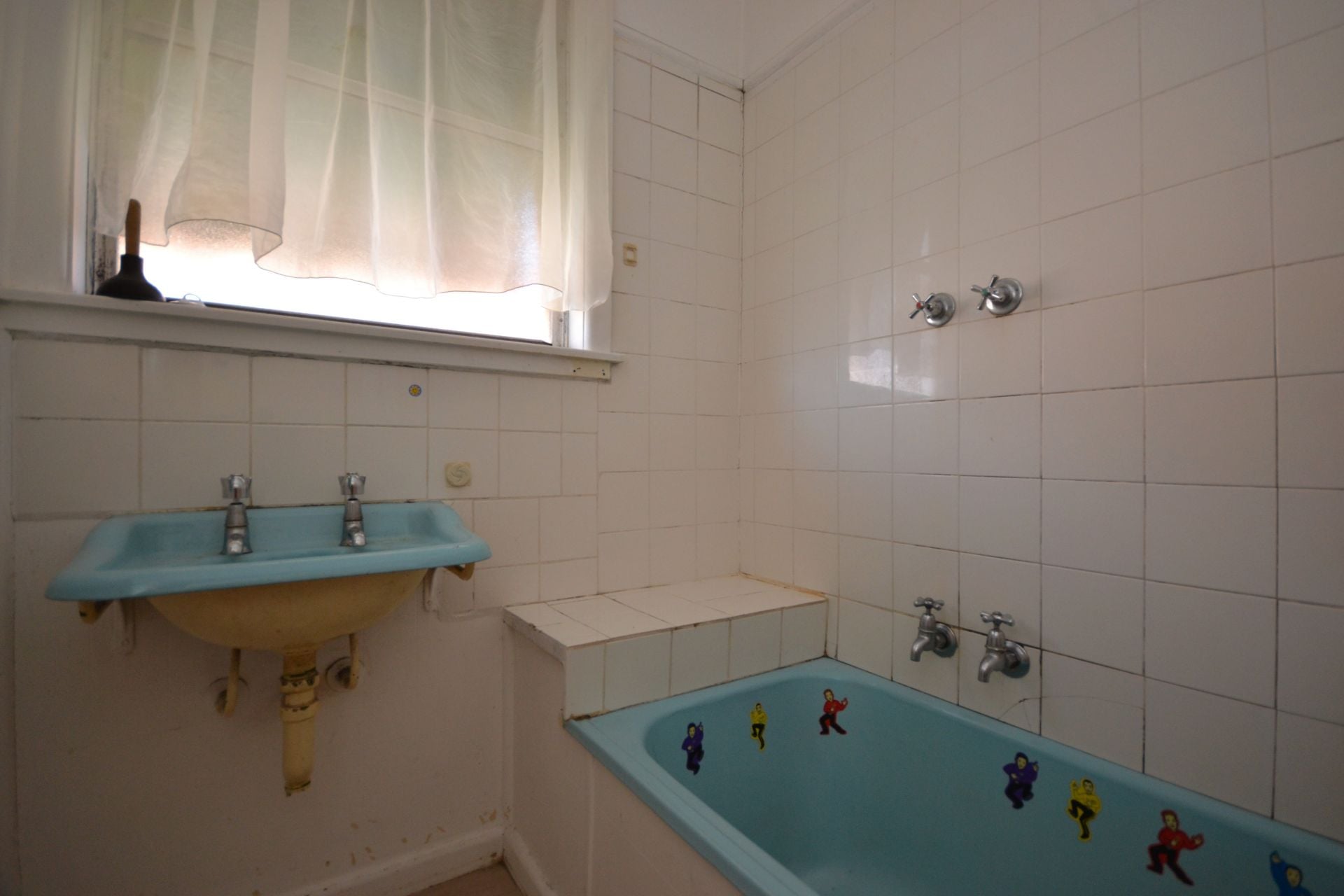 CLOSE TO ALL AMENITIES!