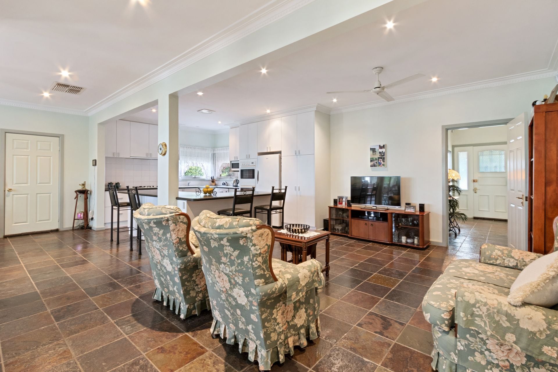 Huge Living And A Great Location