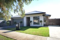 5 Dianella Place, Bairnsdale VIC