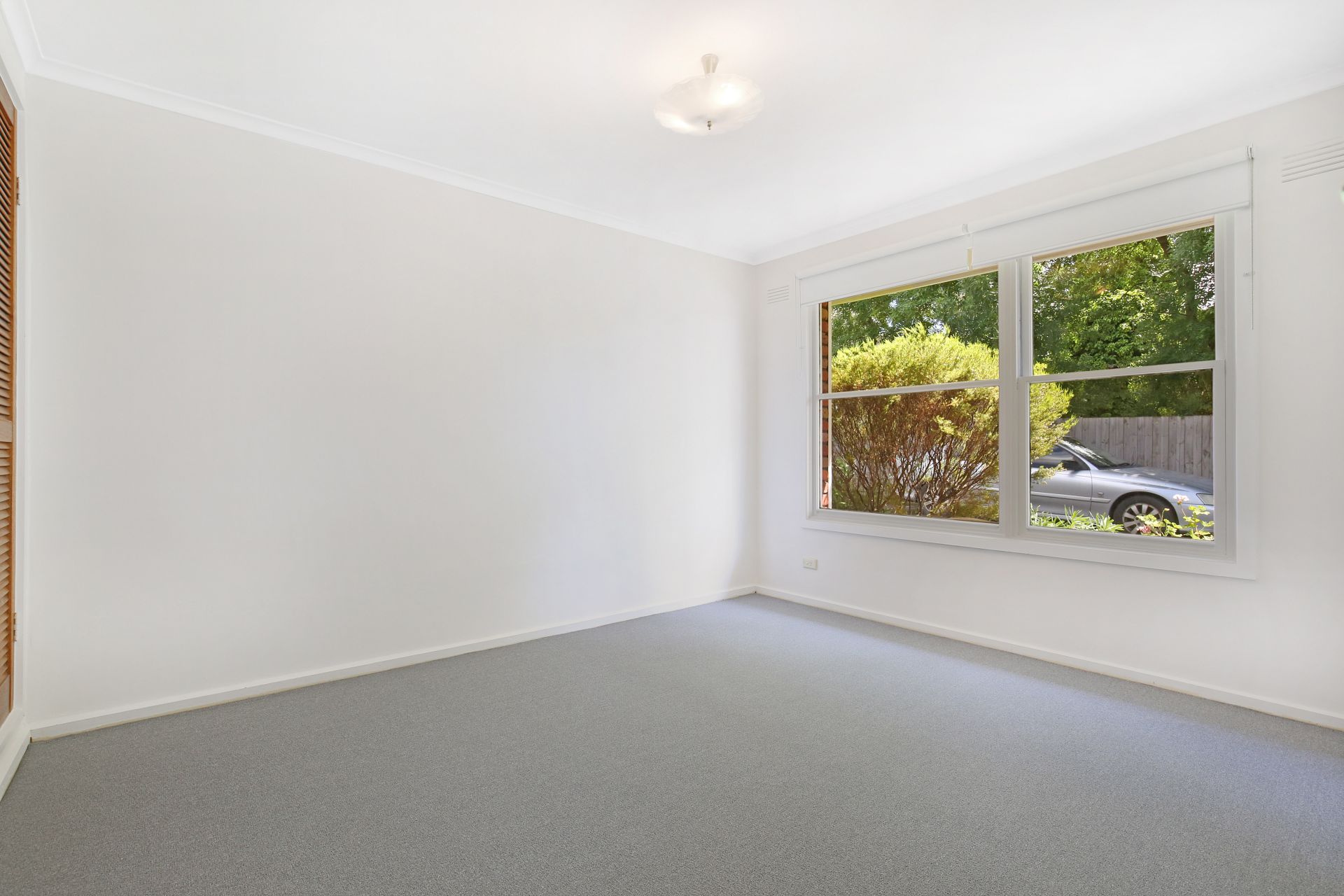 Cosy Unit With Plenty Of Space To Offer!