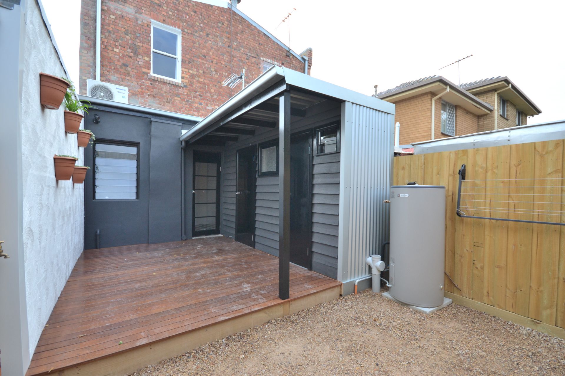 CAPTIVATING MODERN VICTORIAN WITH THE 