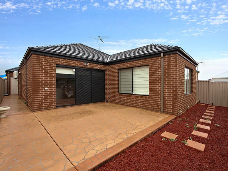 35 Lancefield Drive, Caroline Springs - Thumbnail 7