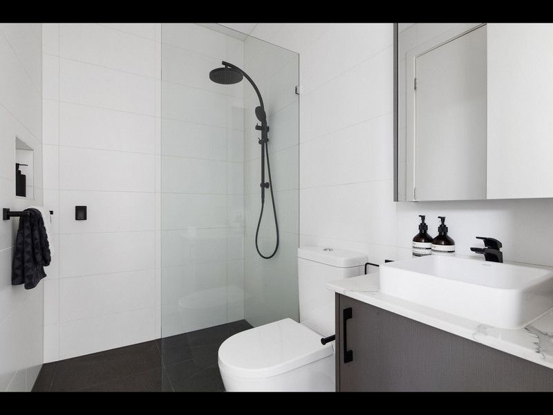 2/10 Cromwell Street, Caulfield North - Thumbnail 7
