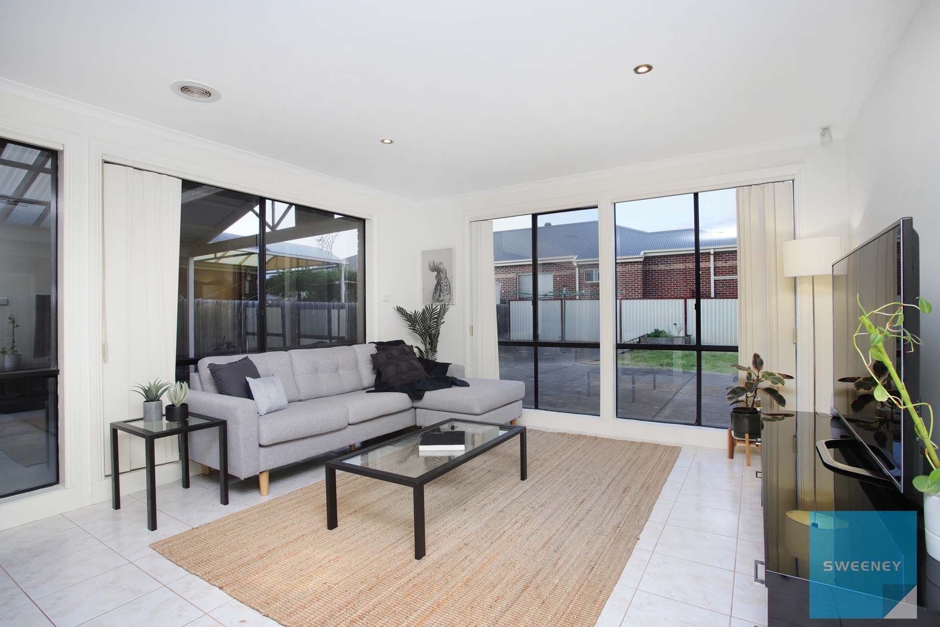 17 Howqua Way, Taylors Hill - Thumbnail 7