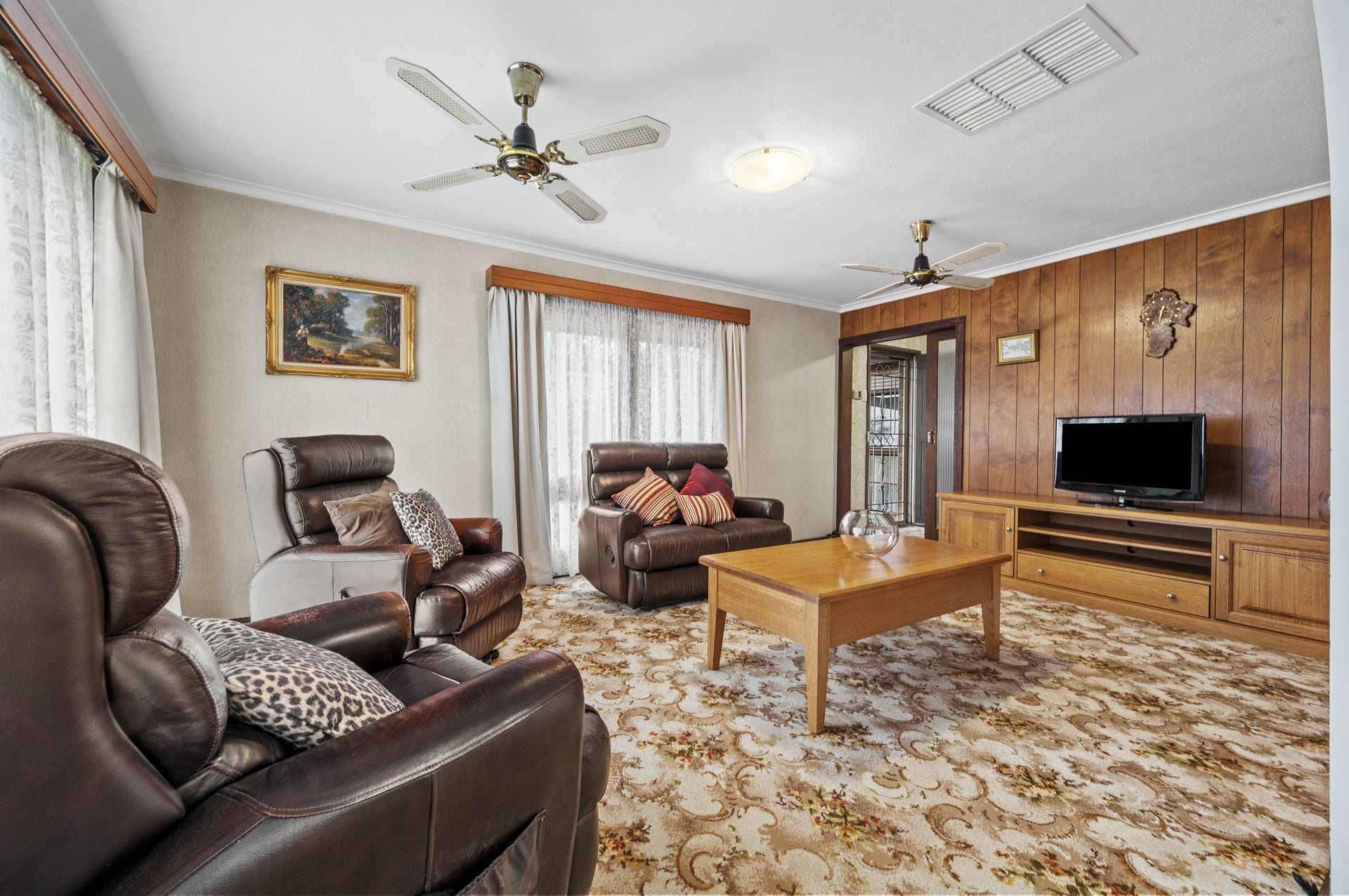 GREAT LOCATION - 4 BEDROOMS
