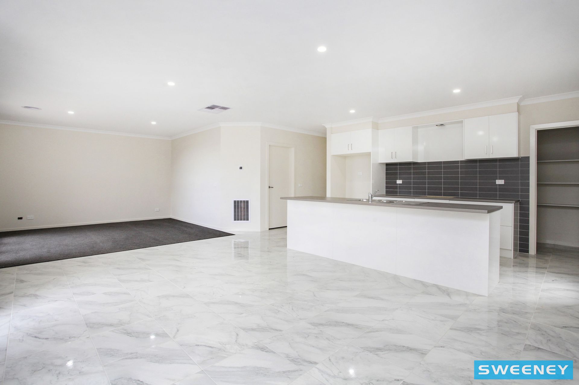 98 City Vista Court, Plumpton - Thumbnail 4