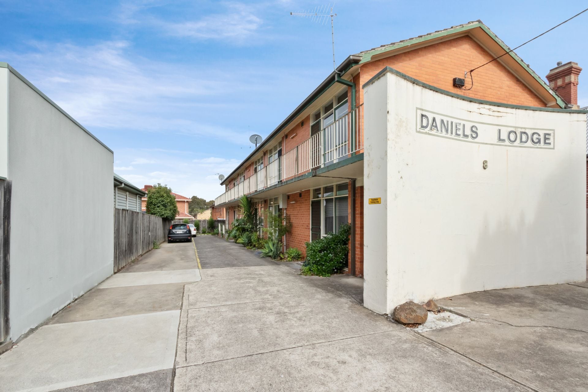 Walking Distance To High Street!