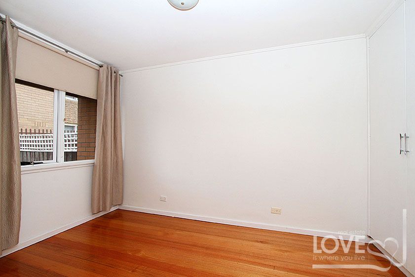 IMMACULATELY PRESENTED AND PERFECTLY SITUATED