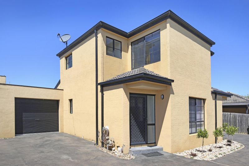 2/20 Grimwade Street, Reservoir
