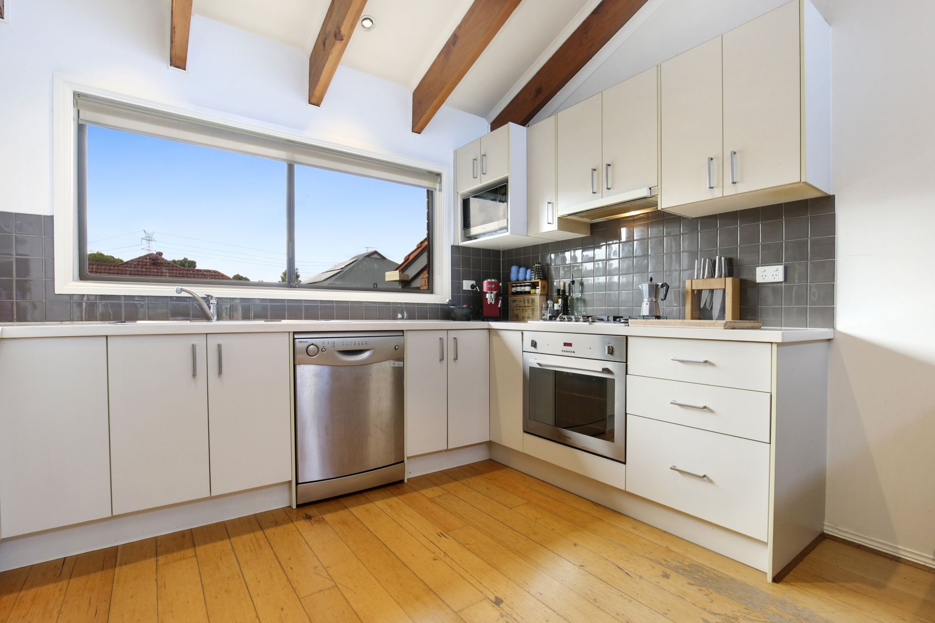 Light & Bright 2 Bedroom Townhouse
