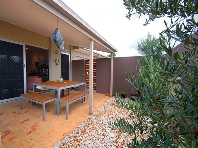 17/2 'Kawana Island Villas', Grand Parade KAWANA ISLAND QLD, Grand Parade Kawana Island - Thumbnail 2