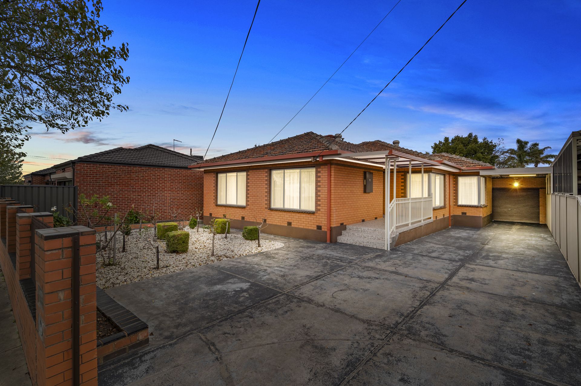 WALK TO SHOPS, SCHOOLS AND EPPING TRAIN STATION