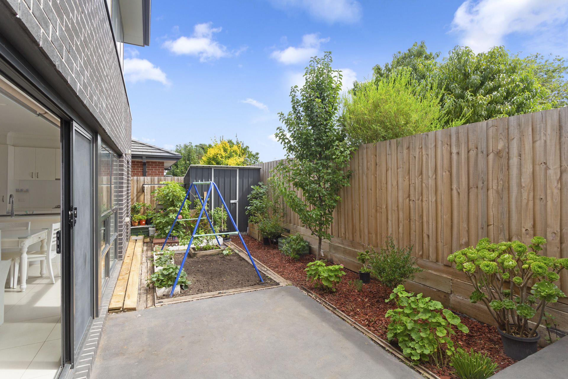 WALK TO THE TRAIN - BOUTIQUE LIVING