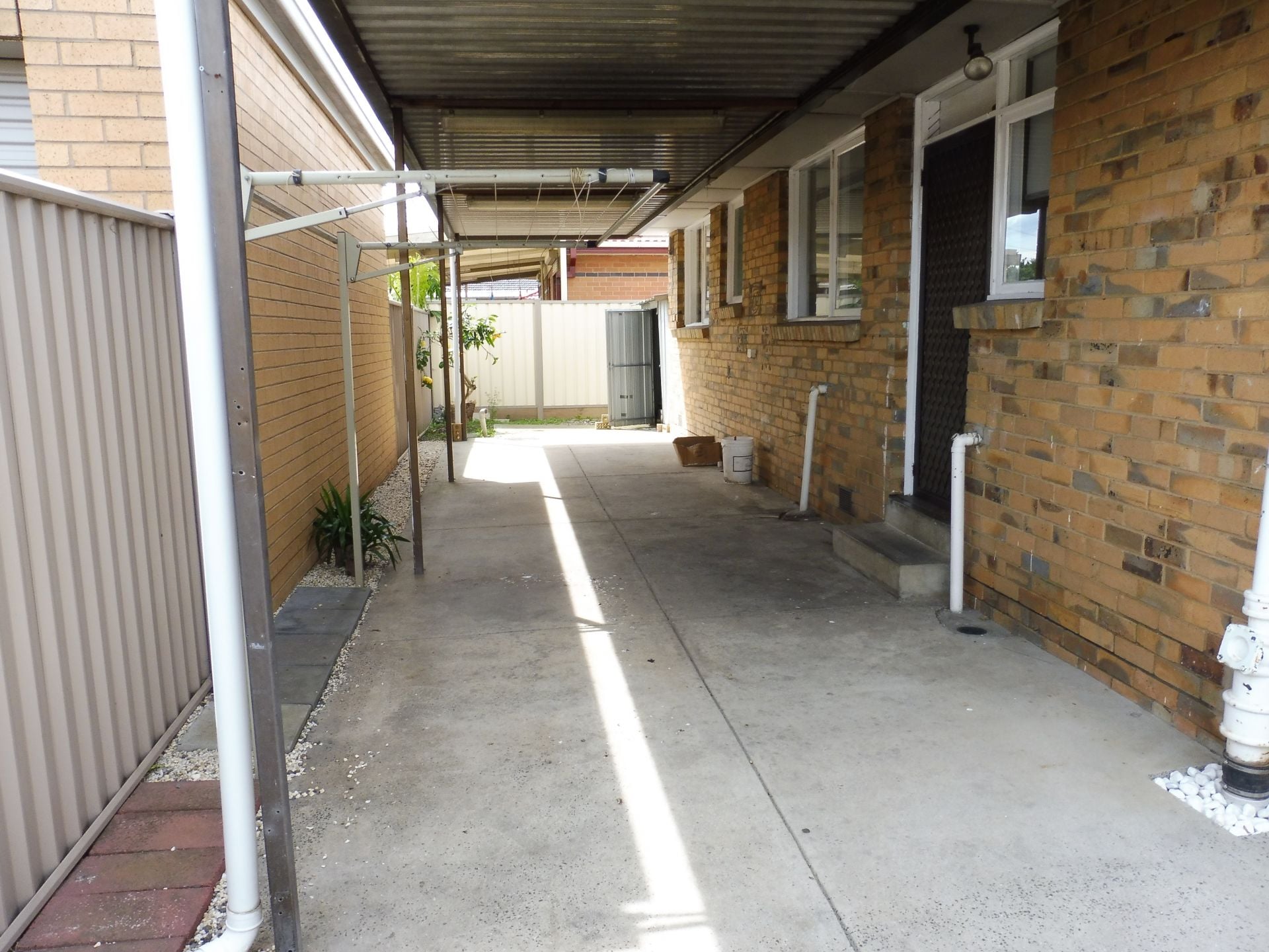 LOW MAINTENANCE PROPERTY IN AN IDEAL LOCATION