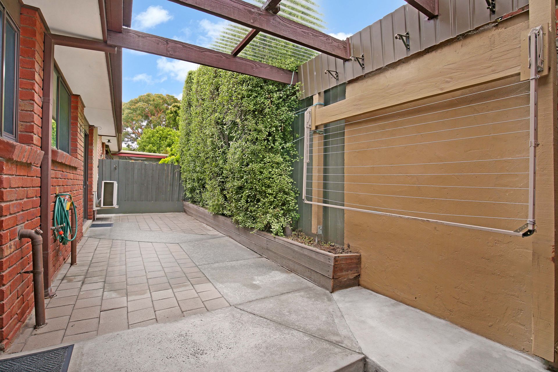 Spacious Three Bedroom Villa in a Perfect Location with Water Bills Included