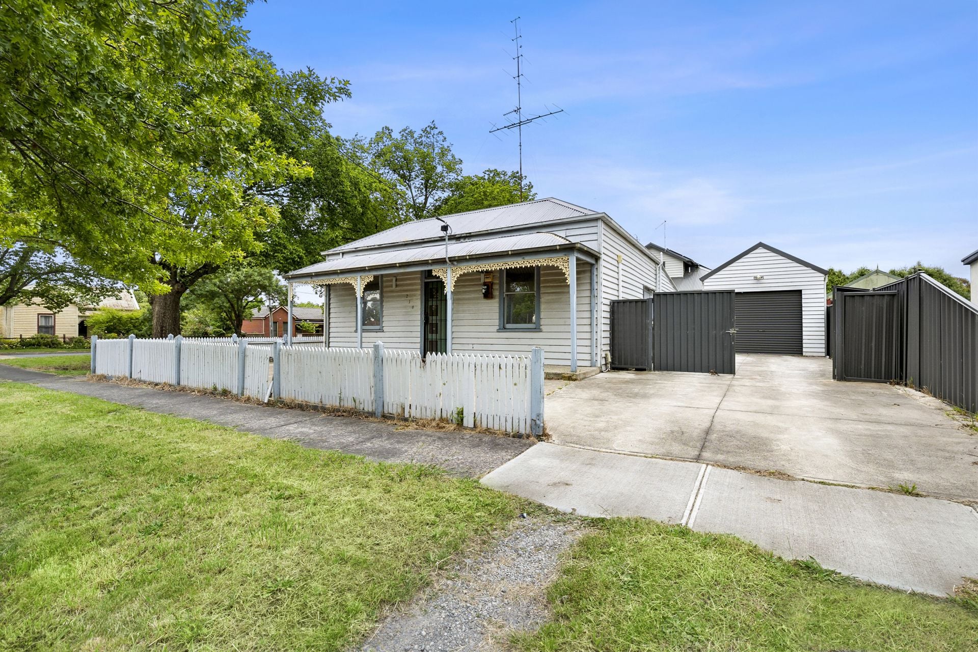 210 La Trobe Street, Redan, Redan, Redan - Thumbnail 3