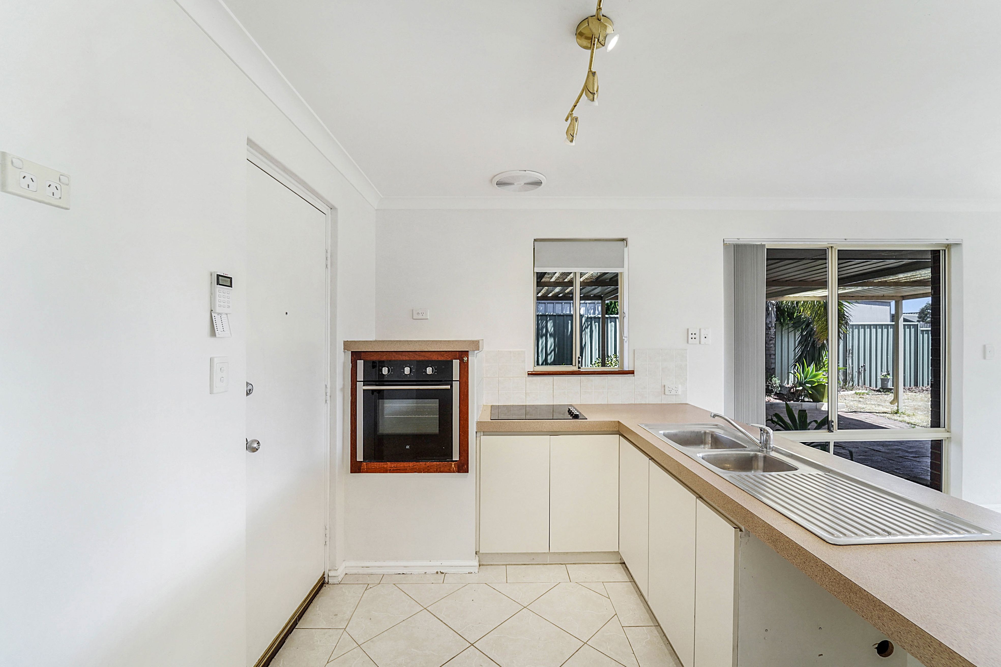 Real Estate For Lease 10 Bombala Close Merriwa , WA