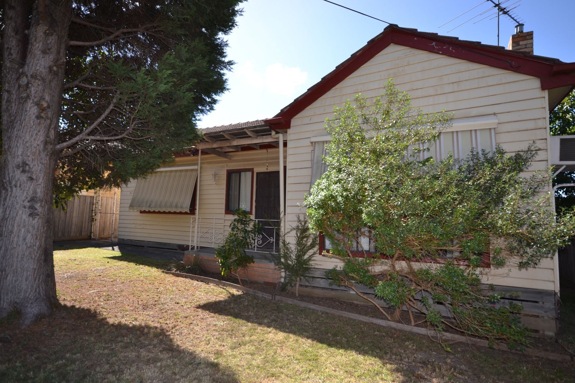 LARGE PLACE TO CALL HOME WITH AN ABUNDANCE OF SPACE!