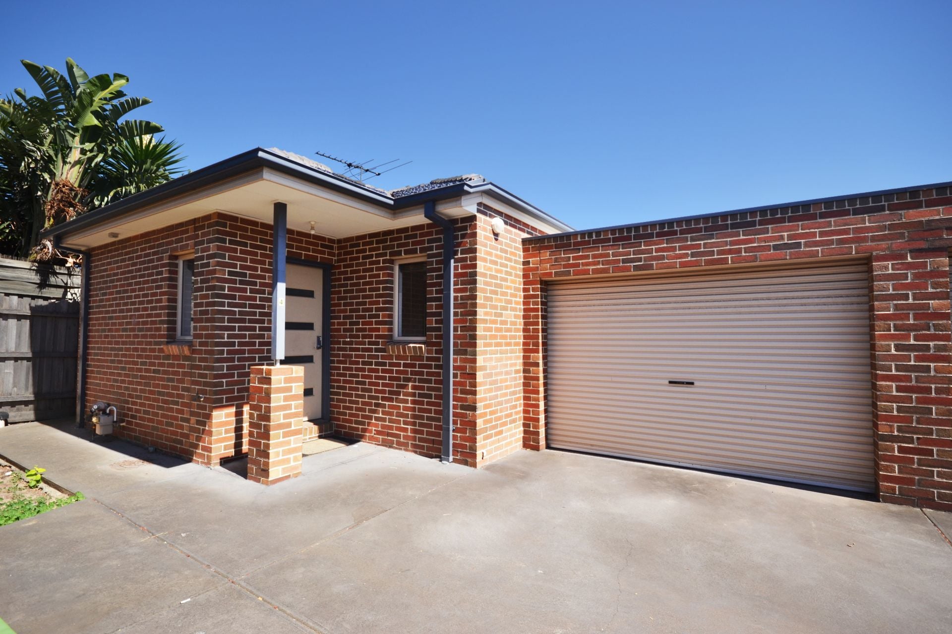 A PERFECT PACKAGE - ONE BEDROOM, PLUS STUDY ROOM