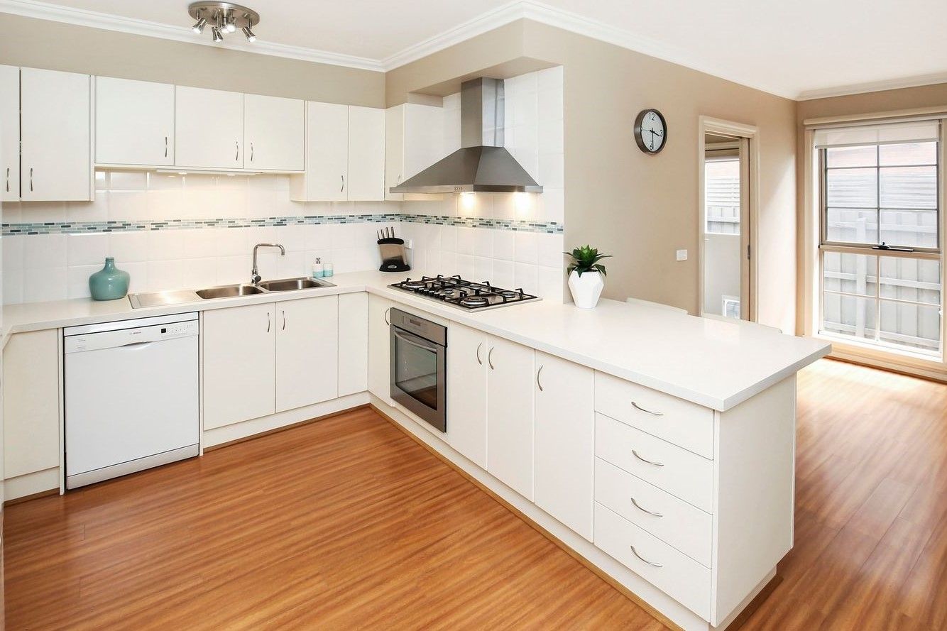 SPACIOUS MODERN TOWNHOUSE!