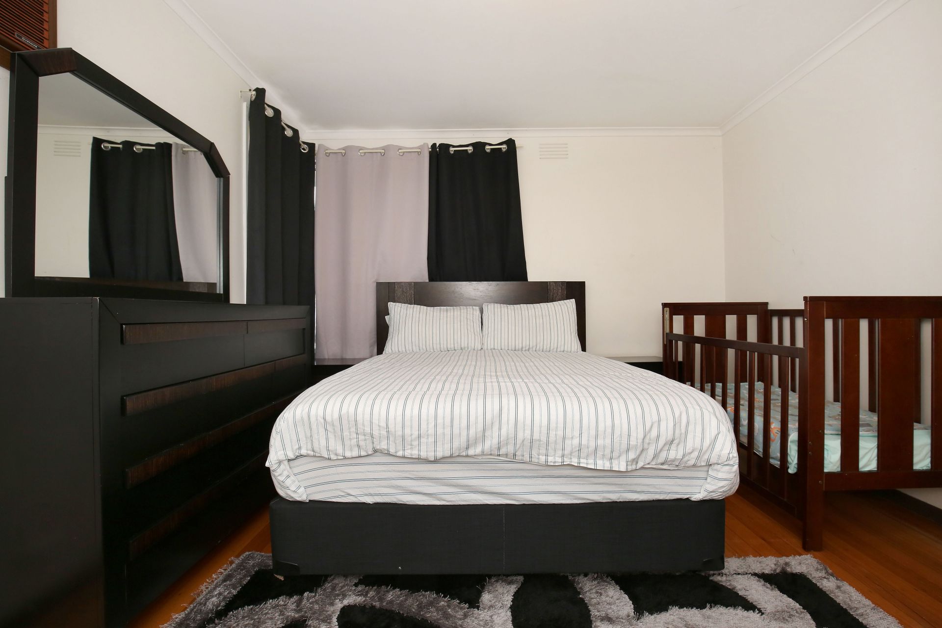 LOCATION, POTENTIAL, LAND ( APPROX 710m2 )