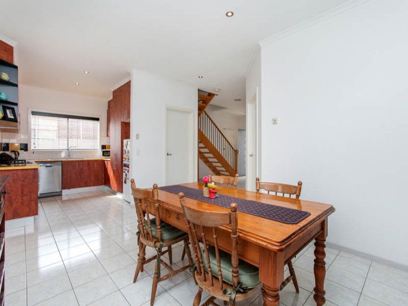 18 Stoke Heath Way, Caroline Springs - Thumbnail 7