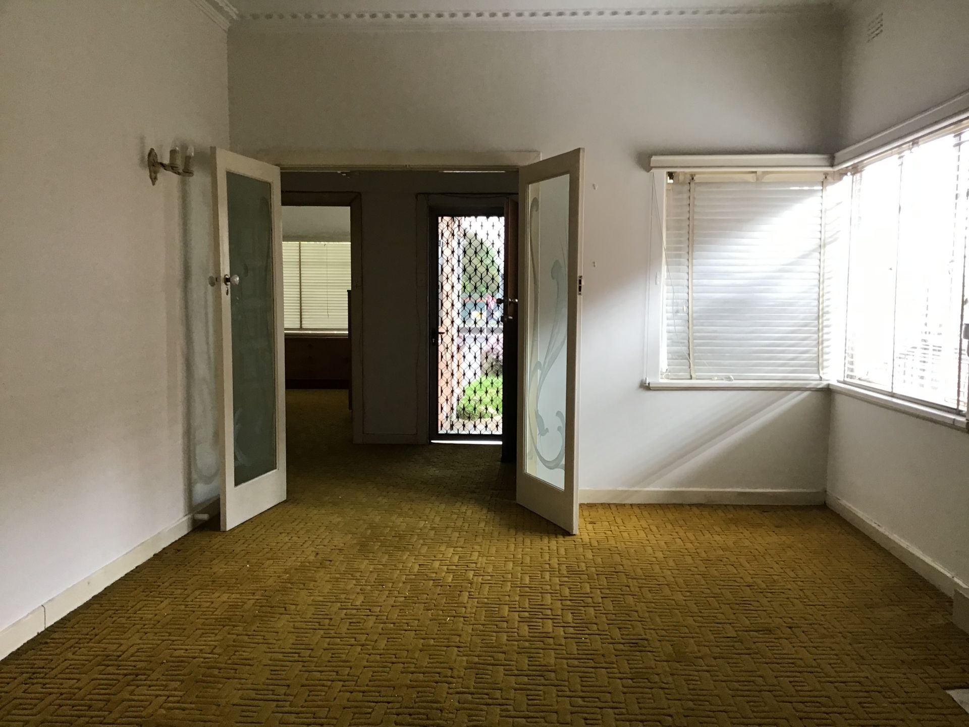 Spacious Art Deco House - 10 Month Lease Only