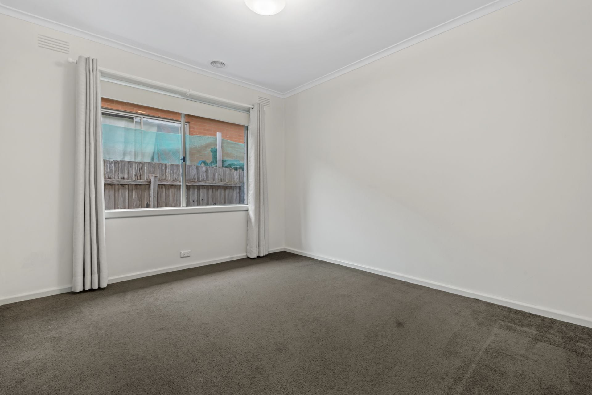 AFFORDABLE START - WALK TO THE TRAIN