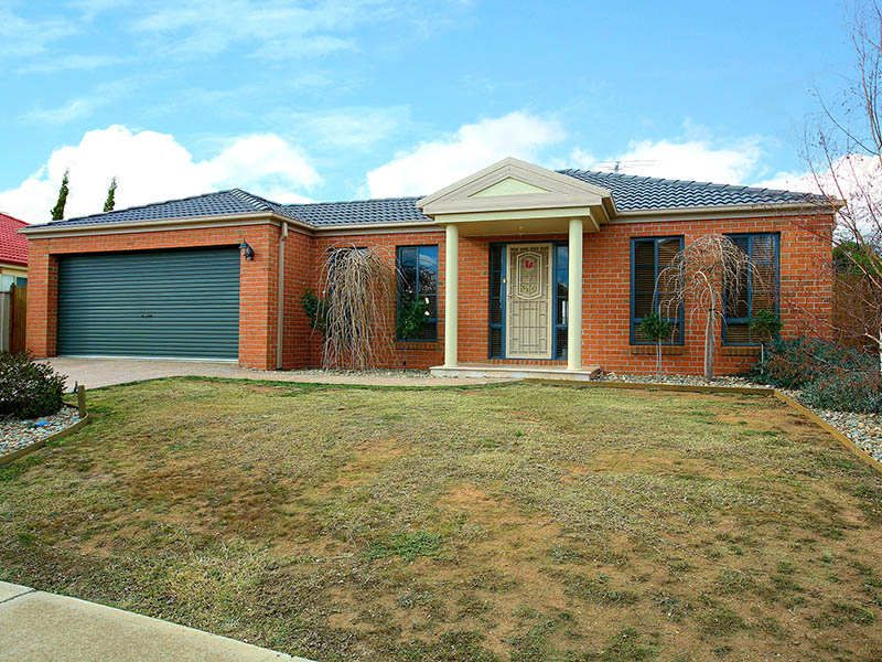 4 Hughes Avenue, Caroline Springs - Thumbnail 2
