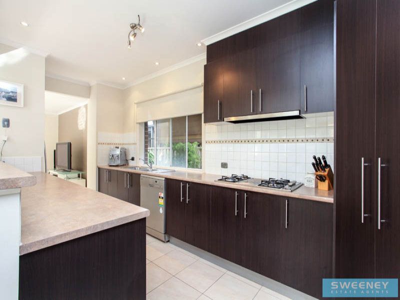49 Oakview Parade, Caroline Springs - Thumbnail 3