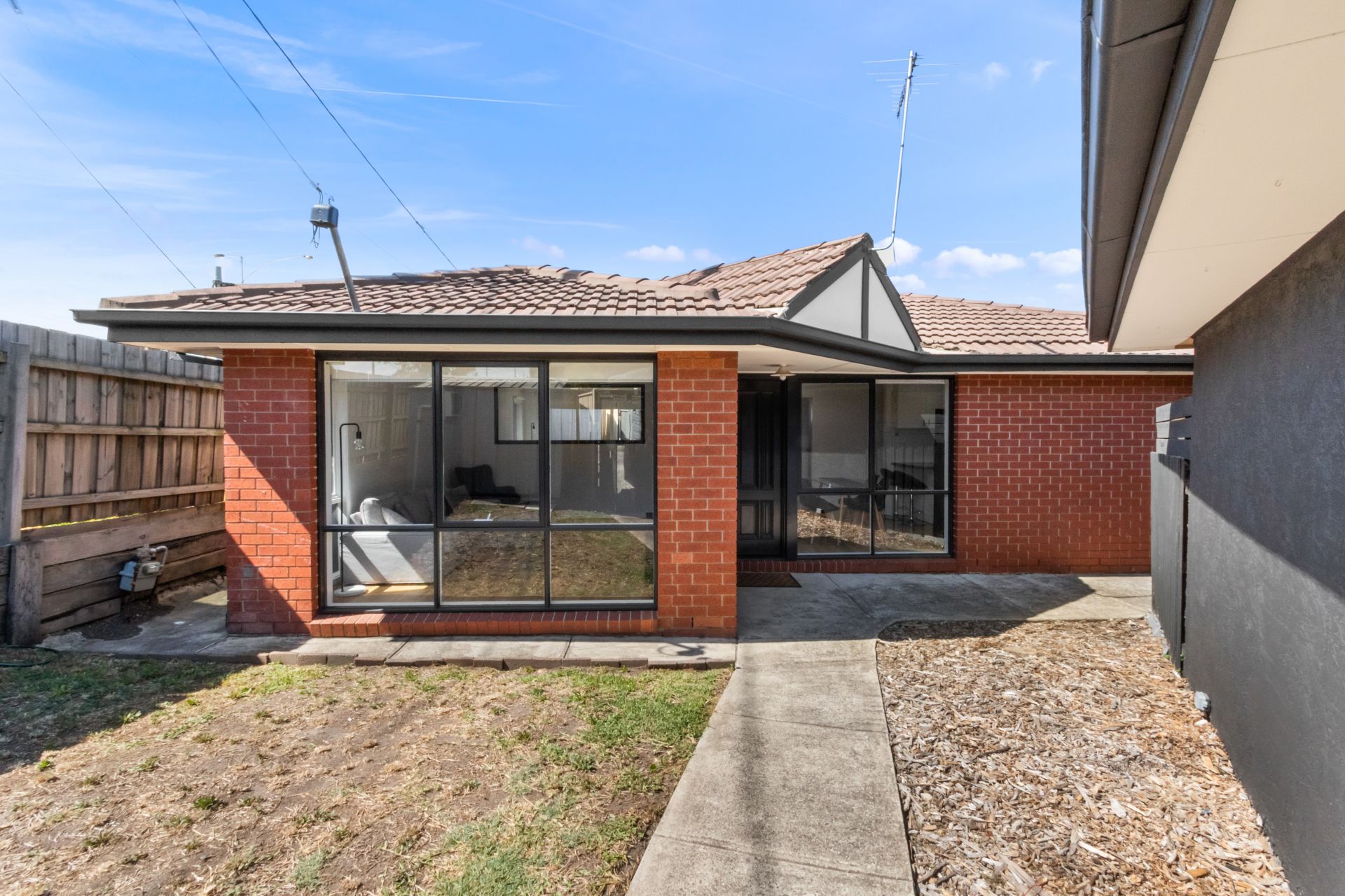Stunning unit in ideal locale