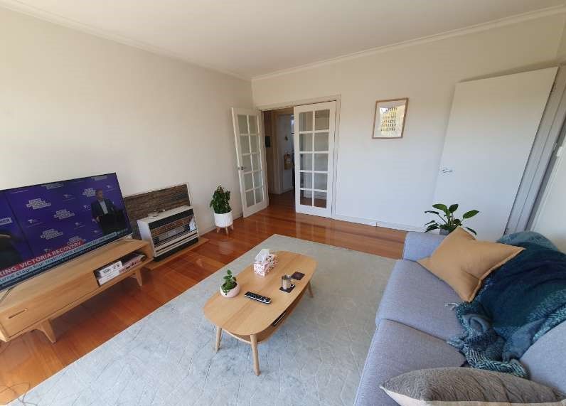 **Bright, sunny & fabulous location**