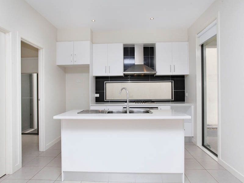 7 Boathouse Drive, Caroline Springs - Thumbnail 5