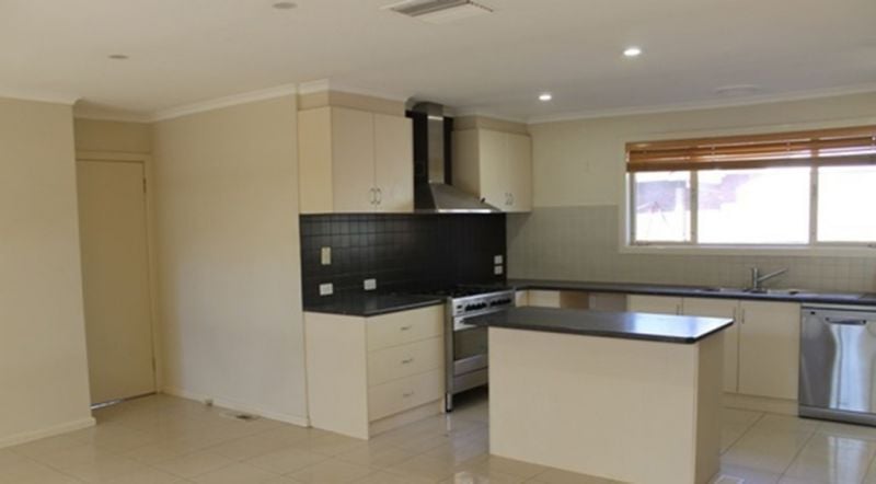 8 Twentyman Court, Seaholme - Thumbnail 2