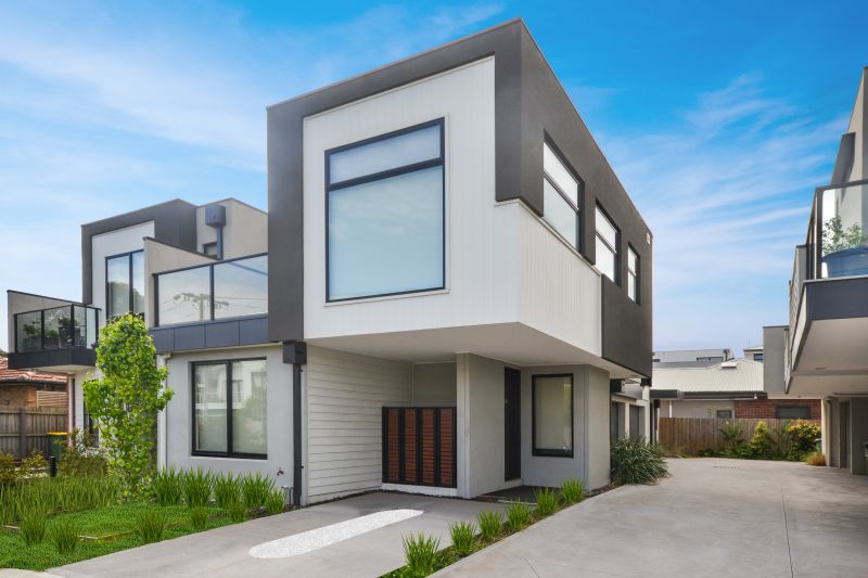 2/2A Lorna Avenue, Northcote