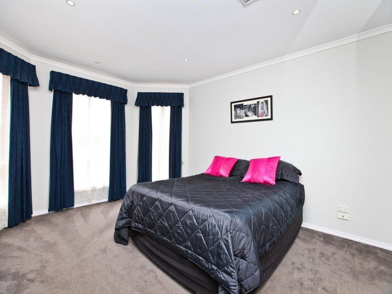 32 Macklin Way, Caroline Springs - Thumbnail 8