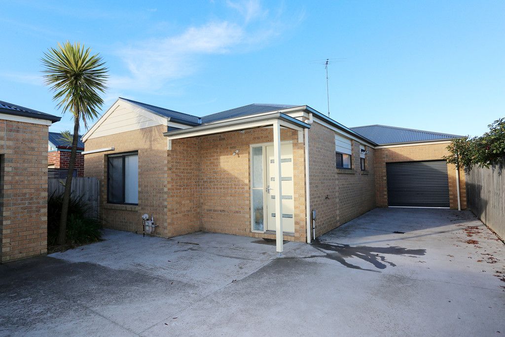 Real Estate For Lease 2/31 Breakwater Road Thomson , VIC