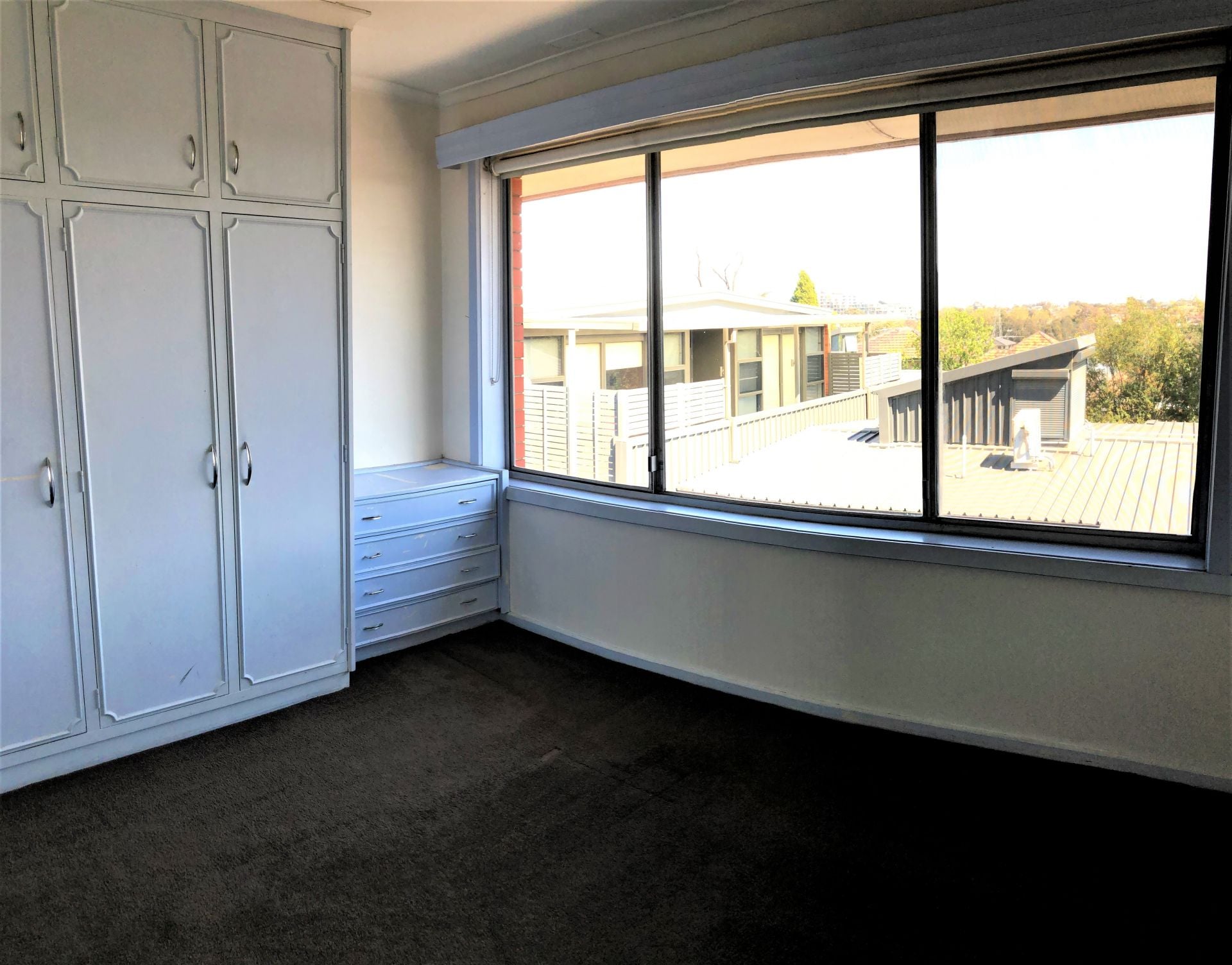 Two Bedroom Apartment in Quiet Street!