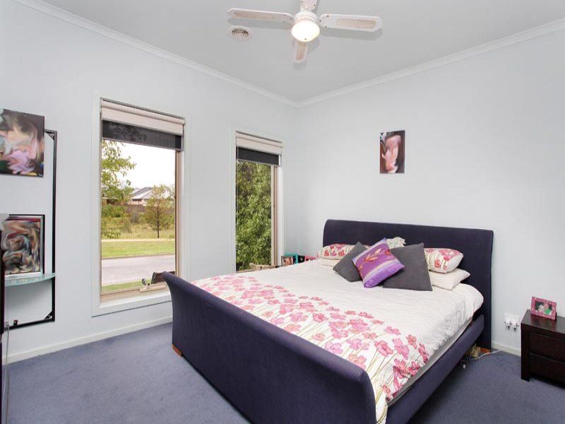 10 Duneira Grove, Caroline Springs - Thumbnail 6
