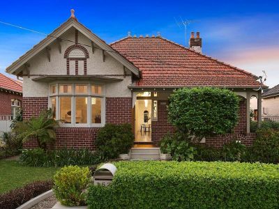 Graceful Federation home in prime parkside location