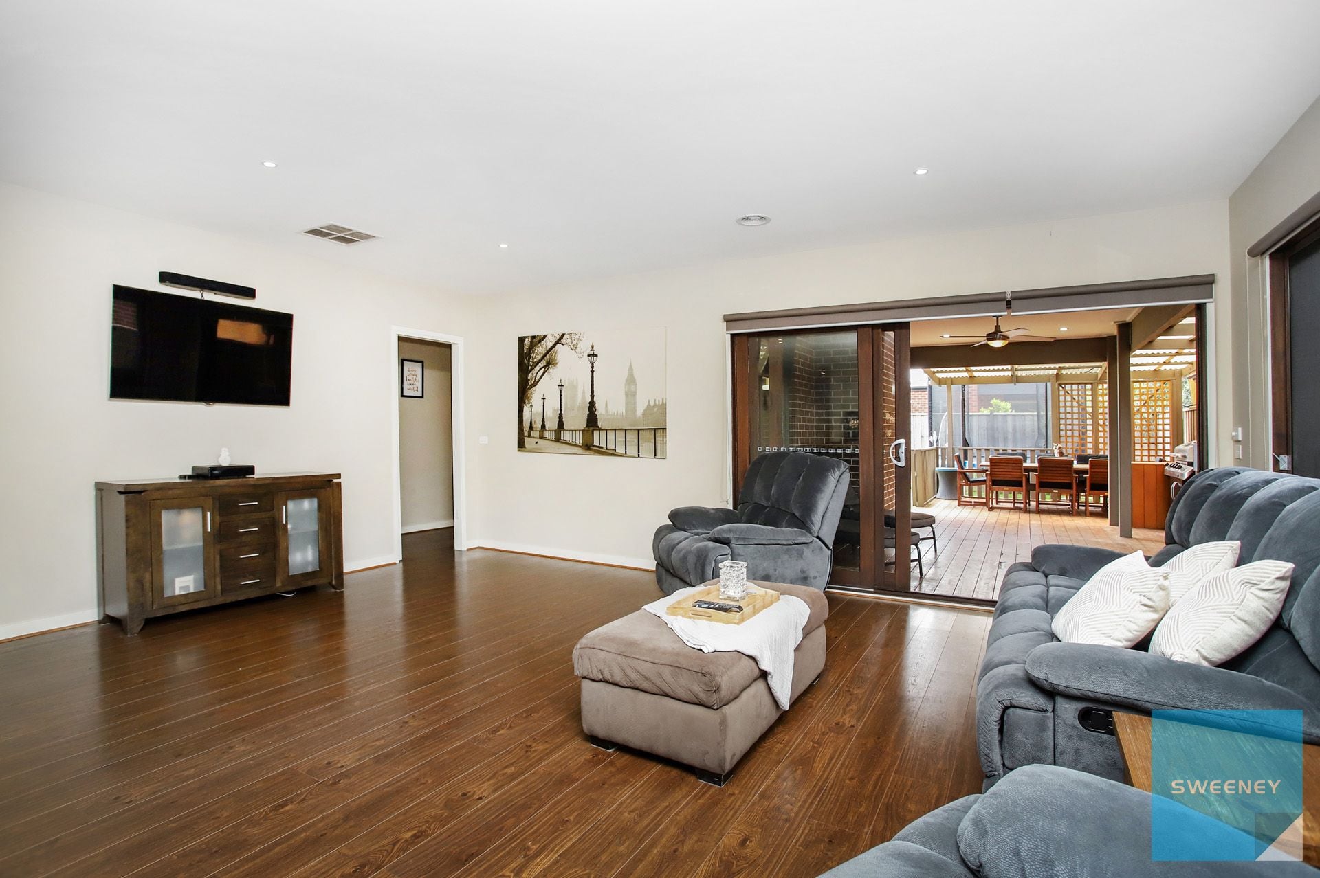 10 Sarenne Way, Fraser Rise - Thumbnail 5