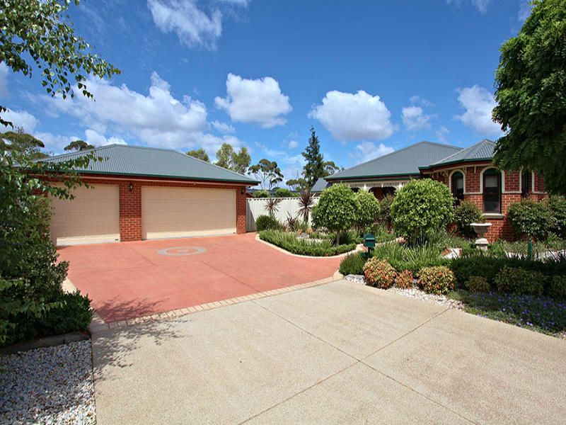 6 Colac Place, Caroline Springs - Thumbnail 2