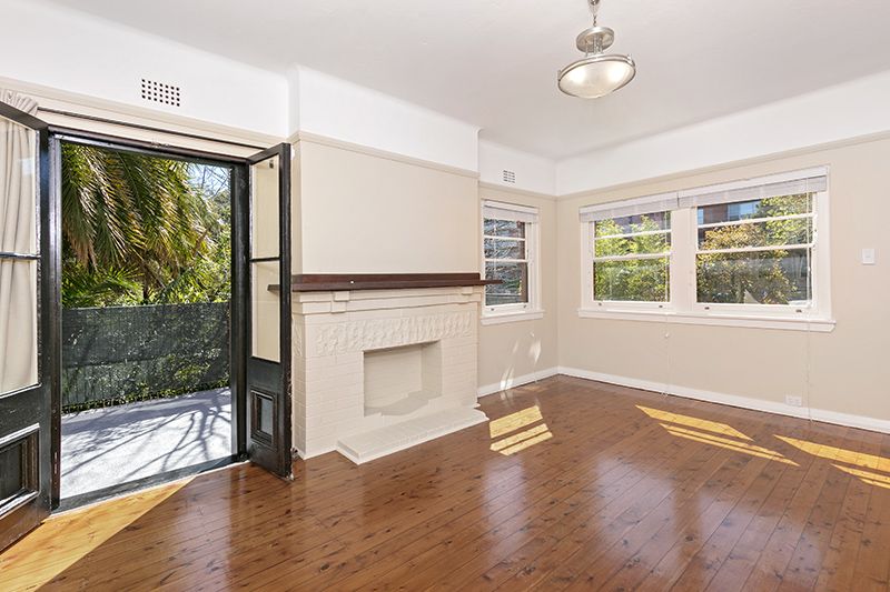 Renovated Art-Deco Duplex