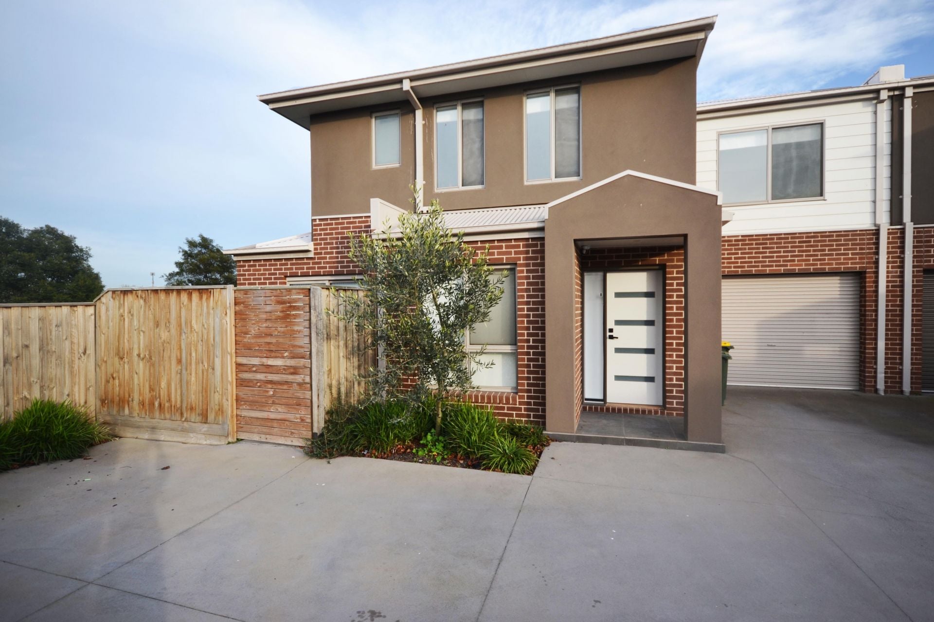 THREE BEDROOM CONTEMPORARY LIVING
