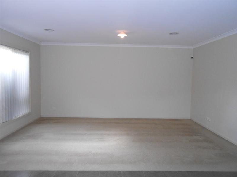 Modern Three Bedroom Home in The Aurora Estate... 6 MONTH LEASE!