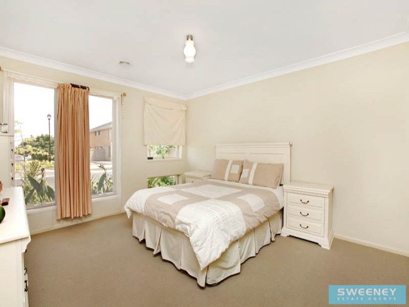 8 Hascombe Drive, Caroline Springs - Thumbnail 8