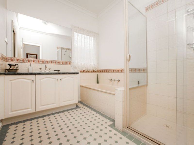 27 Edgbaston Parade, Caroline Springs - Thumbnail 8