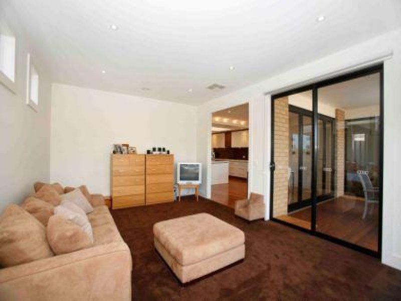 14 Riverglades Drive, Sanctuary Lakes - Thumbnail 7