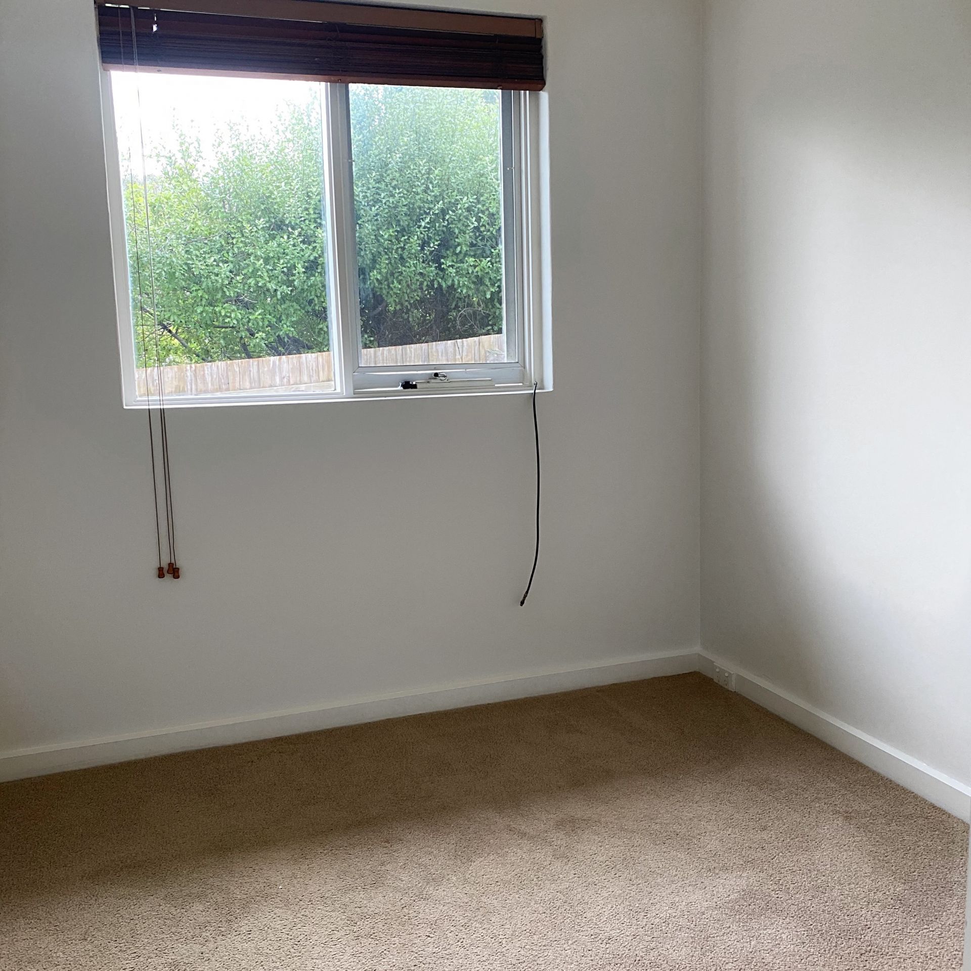Bright 1 Bedroom - Quiet Block